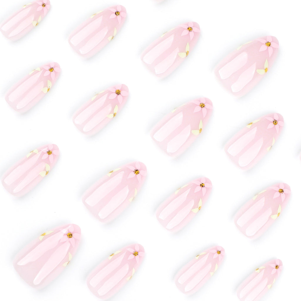 ongles babyboomer fleurs nude degrade blanc faux ongles tendance