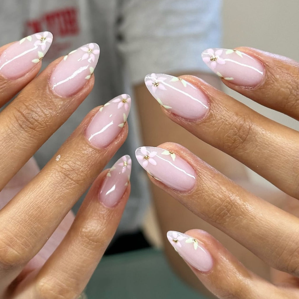 faux ongles babyboomer fleurs press on nails nude nail art floral