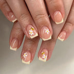 faux ongles carré court french manucure fleurs sur ongles abeille ongles printemps popnails
