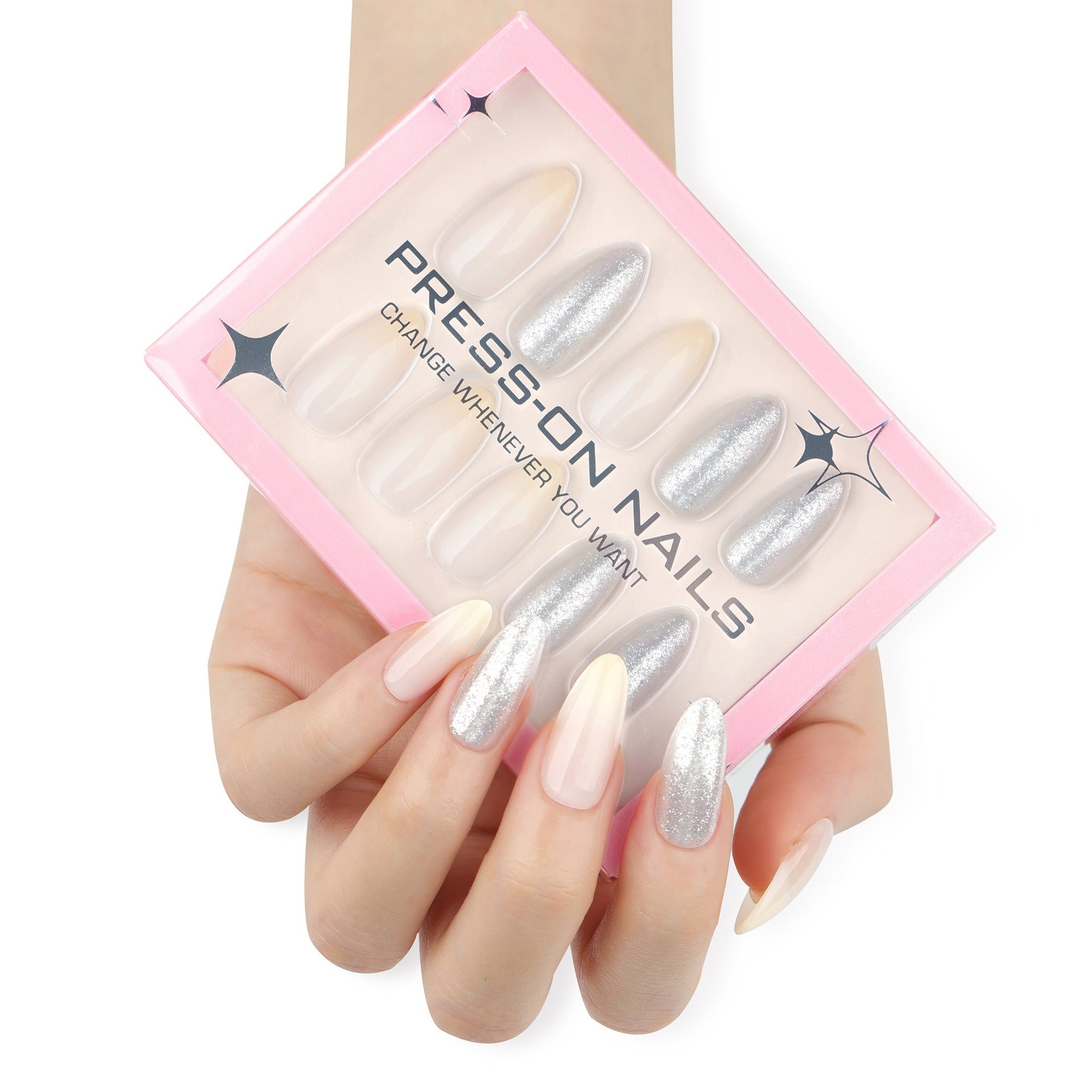 faux ongles press on nails nude champagne paillettes argent ongles amande manucure soiree glam elegante reutilisable sans UV