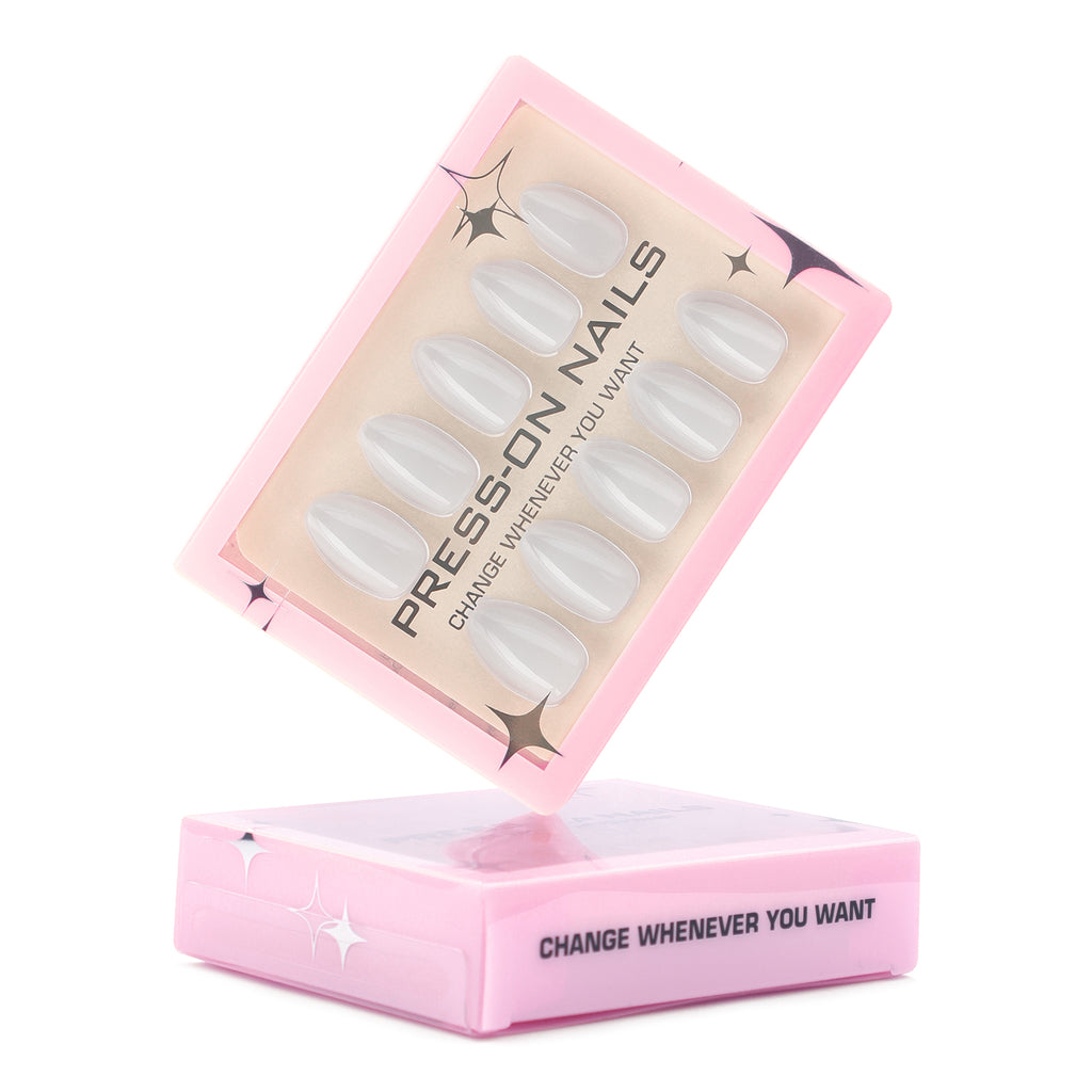 faux ongles press on nails blanc laiteux ongles amande manucure naturelle clean girl réutilisable sans UV