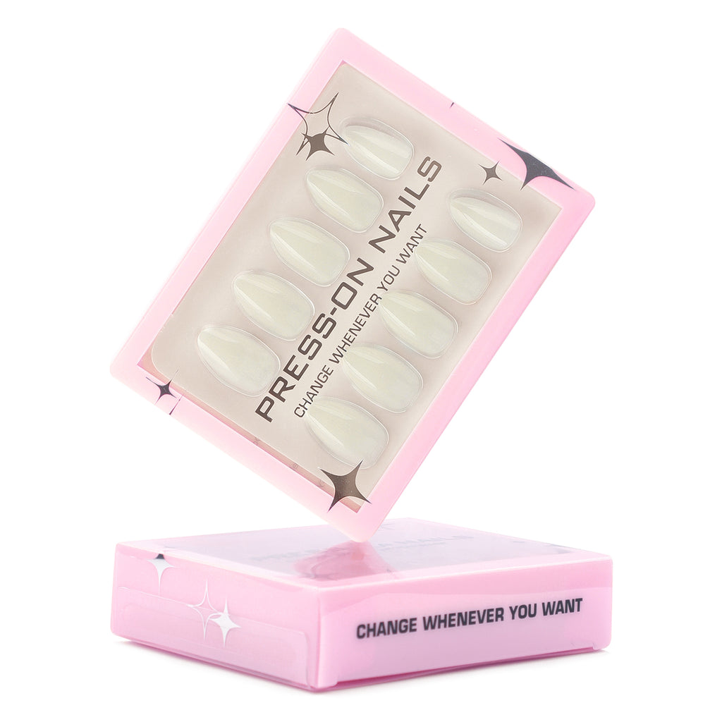 Press on nails blanc laiteux forme ongles amande courts manucure naturelle effet clean nails