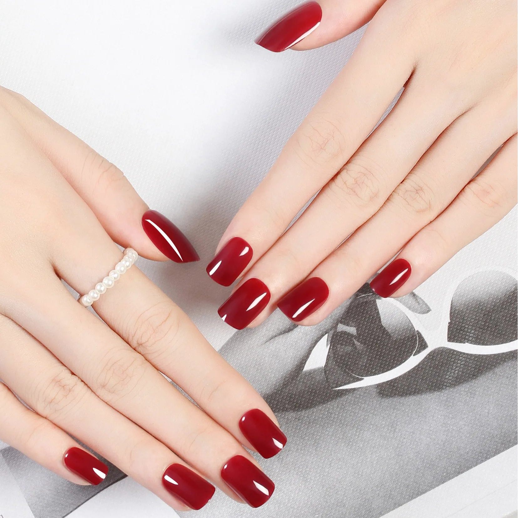 faux ongles press on rouge classique ongles courts effet laqué manucure rapide réutilisable