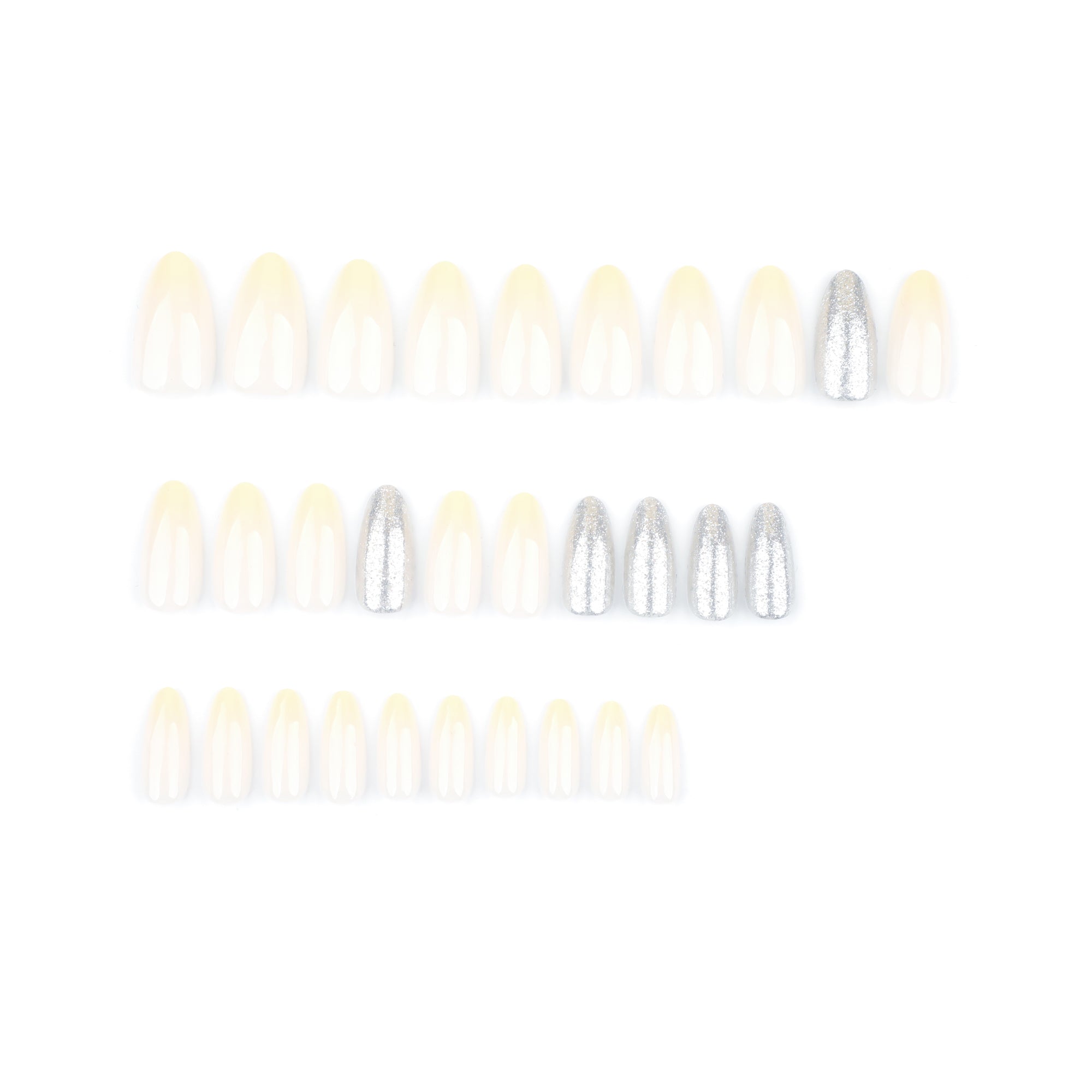 faux ongles press on nails nude champagne paillettes argent ongles amande manucure soiree glam elegante reutilisable sans UV