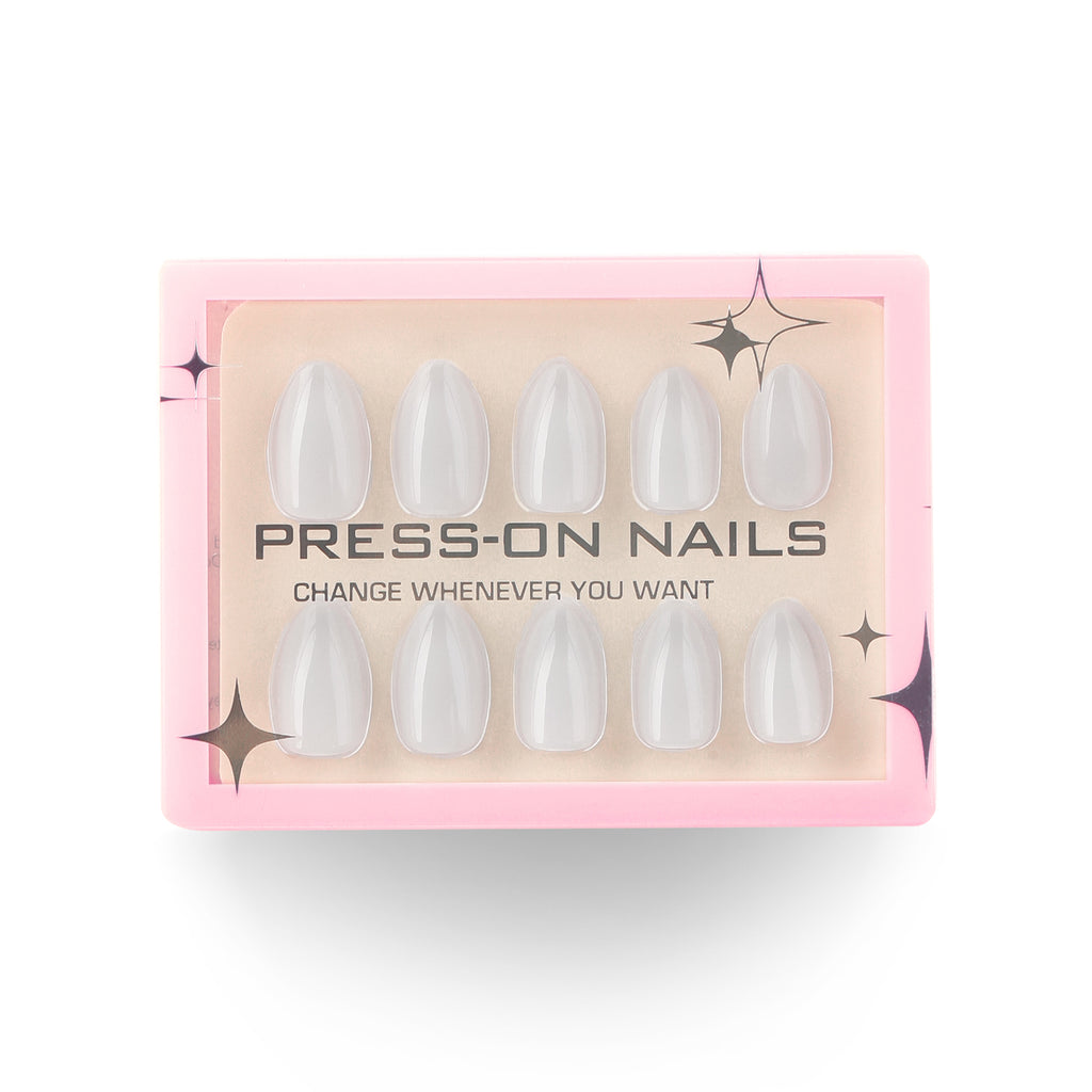 faux ongles press on nails blanc laiteux ongles amande manucure naturelle clean girl réutilisable sans UV