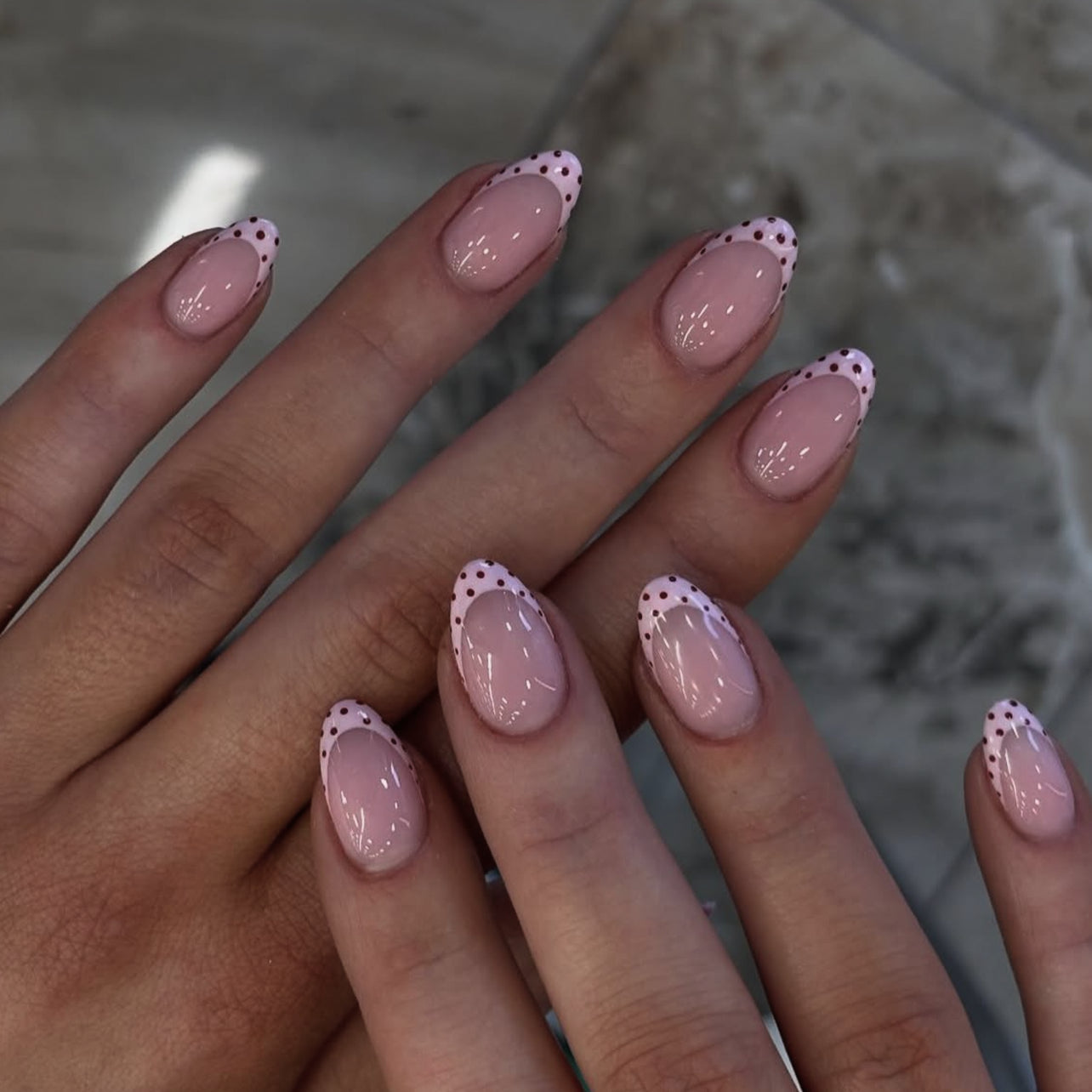 babyboomer rose french manucure pois press on nails amande