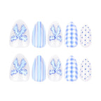 press on nails bleu ciel blanc motif floral tendance