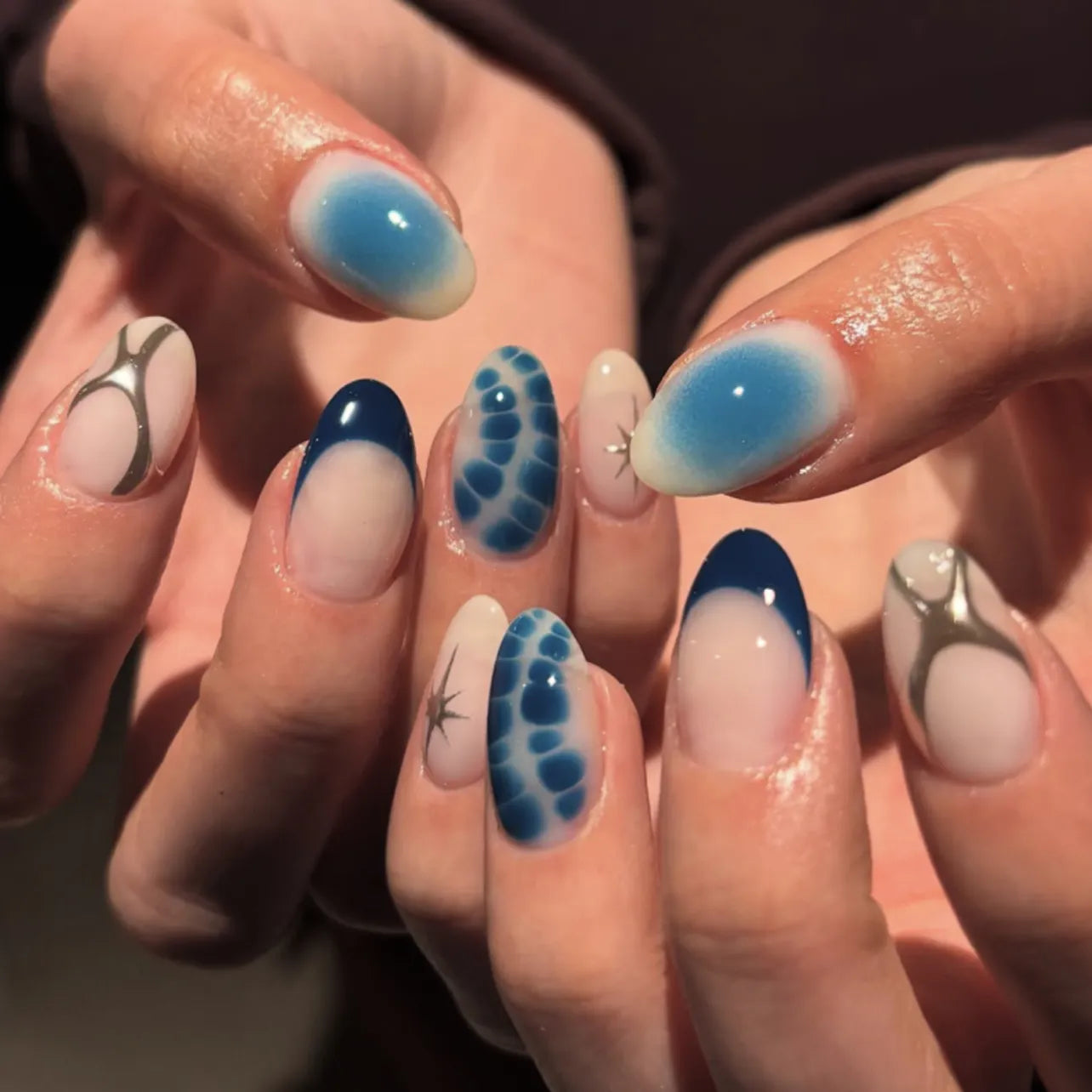 faux ongles bleu cobalt press on nails nail art graphique