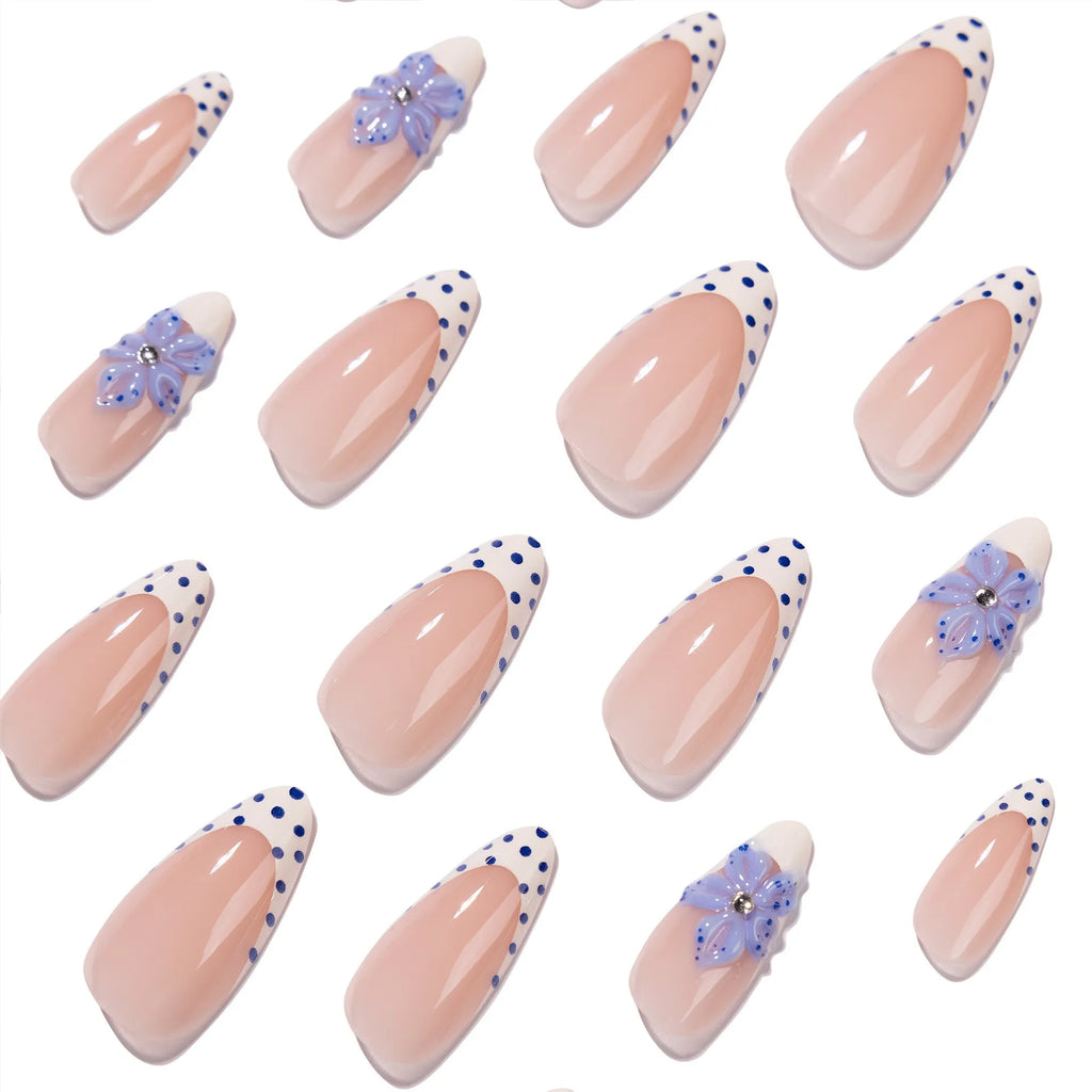 faux ongles ete french manucure fleurs bleues 3d