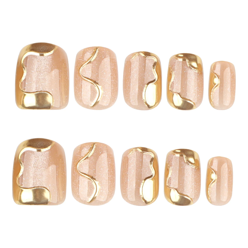 faux ongles soirée glam nail art doré et nude lumineux