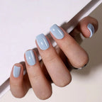 press on nails pastel bleu clair ongles carre court clean girl