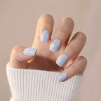 ongles bleu pastel naturel manucure minimaliste carre court