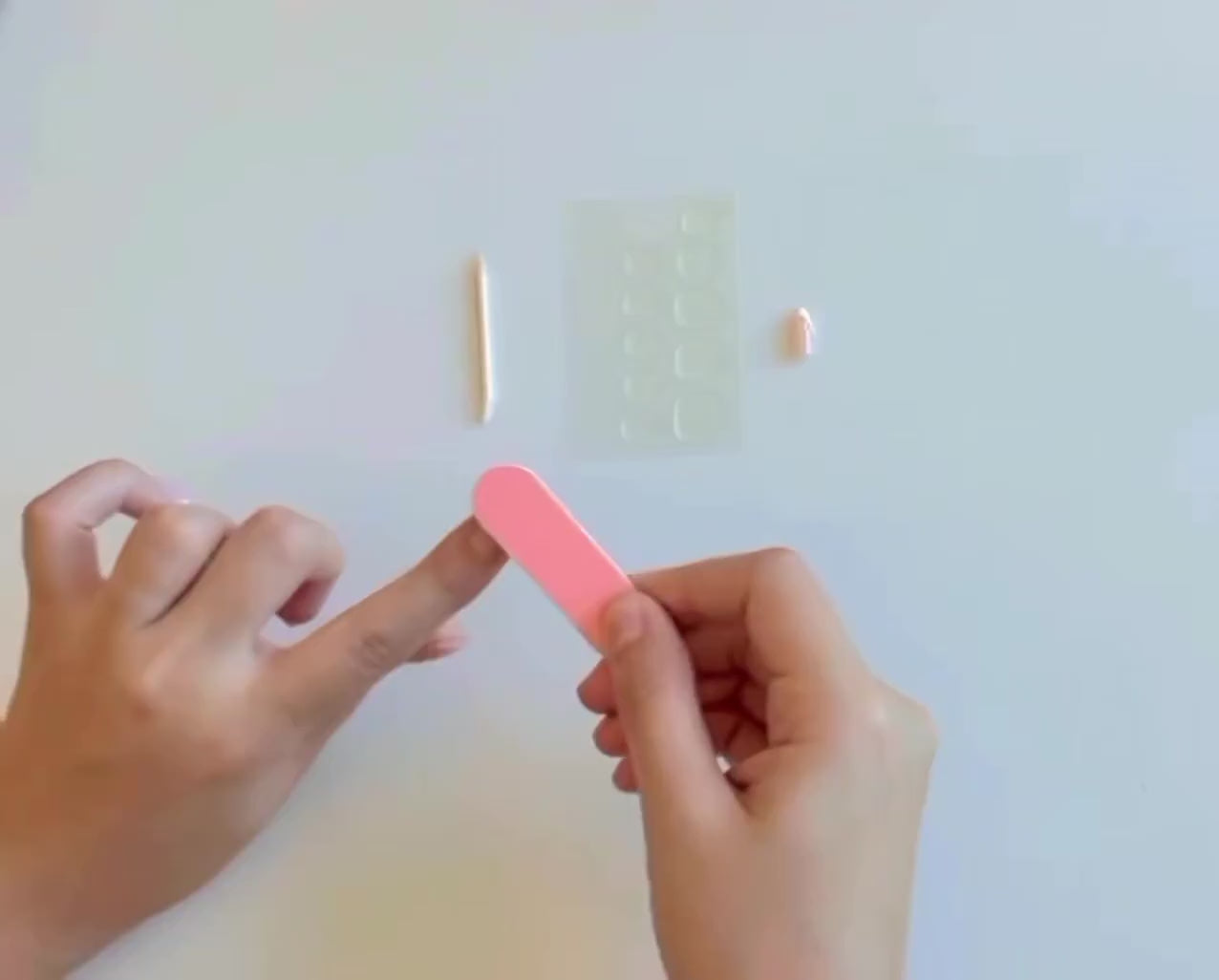 Vidéo démo : pose facile des faux ongles press on nails Popnails en 10 minutes